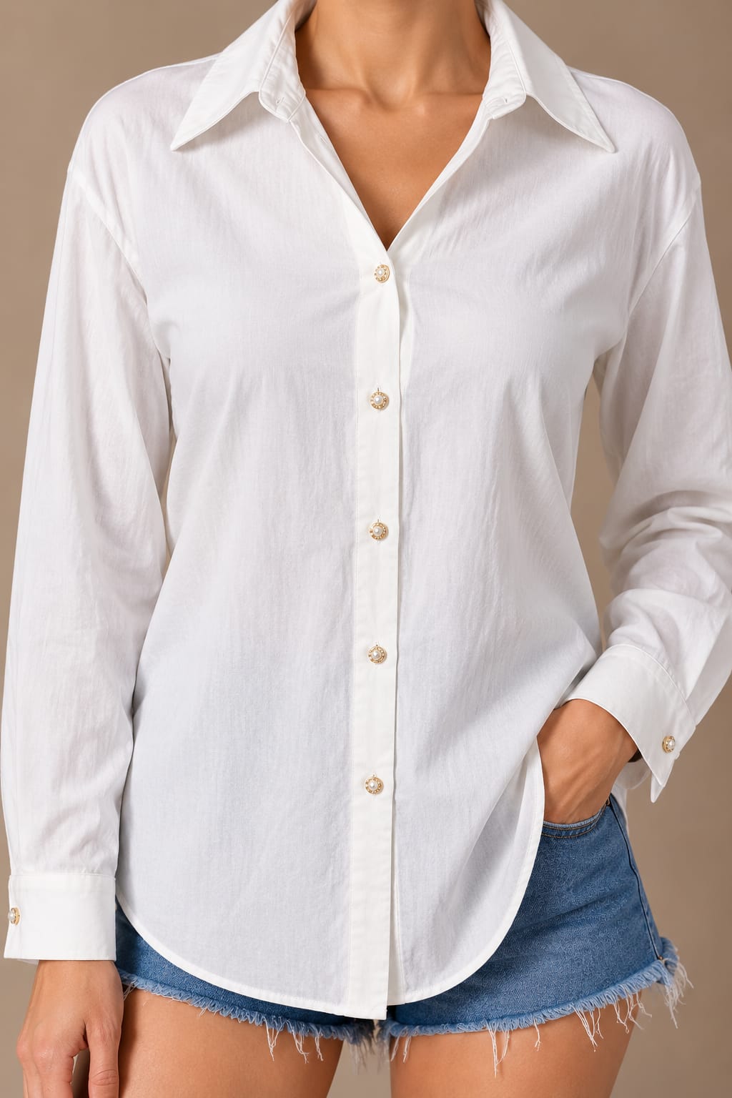 Pearl Button Poplin Shirt, close view of the pointed collar and pearl buttons